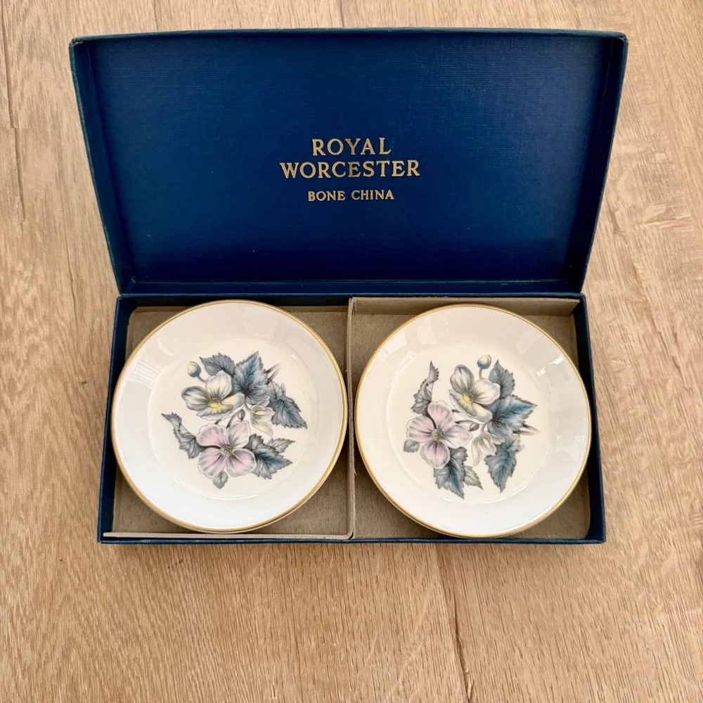 2 PCS ROYAL WORCESTER FINE BONE CHINA ENGLAND DAHLIA MINI PLATES‎ DISHES 4” NIB